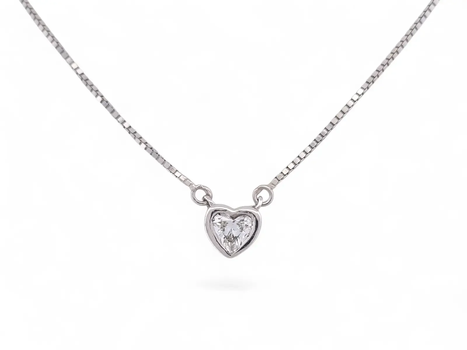 Diamant halsband i 18K vitguld – hjärtslipad diamant 0,32 ct